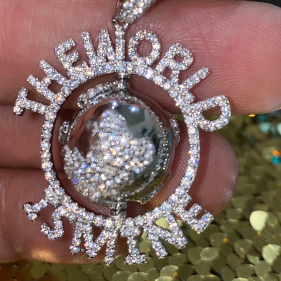 Spinning pendant, the world is mine pendant for men, the glove actually spins! - Picture 5 of 7